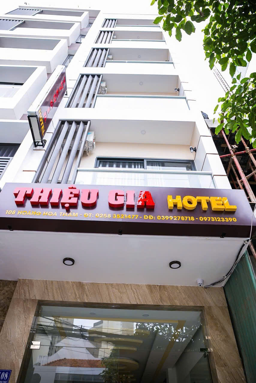 Khách sạn 6 tầng 61,8m2 mặt tiền Hoàng Hoa Thám, trung tâm khách du lịch. Cách bãi tắm Trần Phú 250m