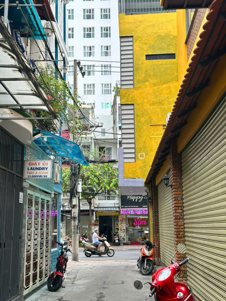 Đất 101,7m2 hẻm Nguyễn Thiện Thuật, có nhà cấp 4 cũ lối vào rộng 1,5m trung tâm phố tây sầm uất. Cách biển 500m