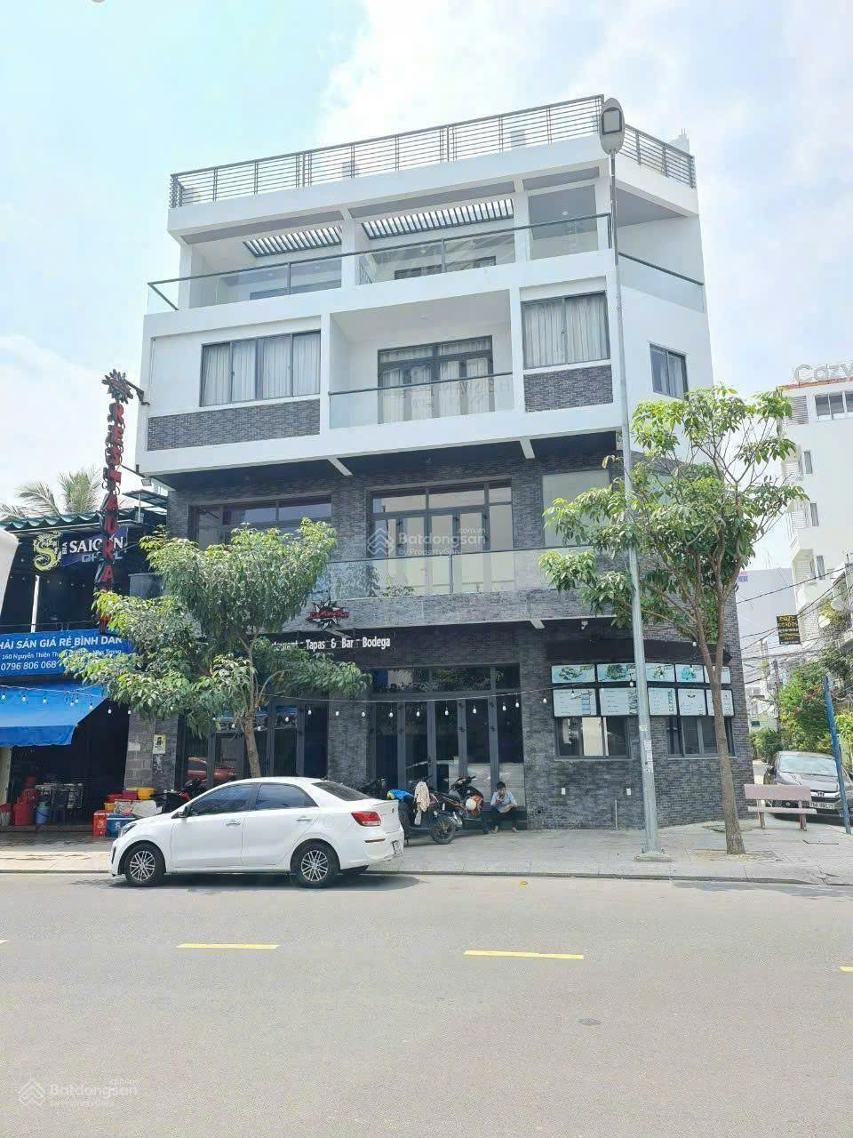 Nhà 4 tầng 145,4m2 căn góc 3 mặt tiền Nguyễn Thiện Thuật, khu trung tâm khách du lịch và vừa ở vừa kinh doanh. Cách biển 400m