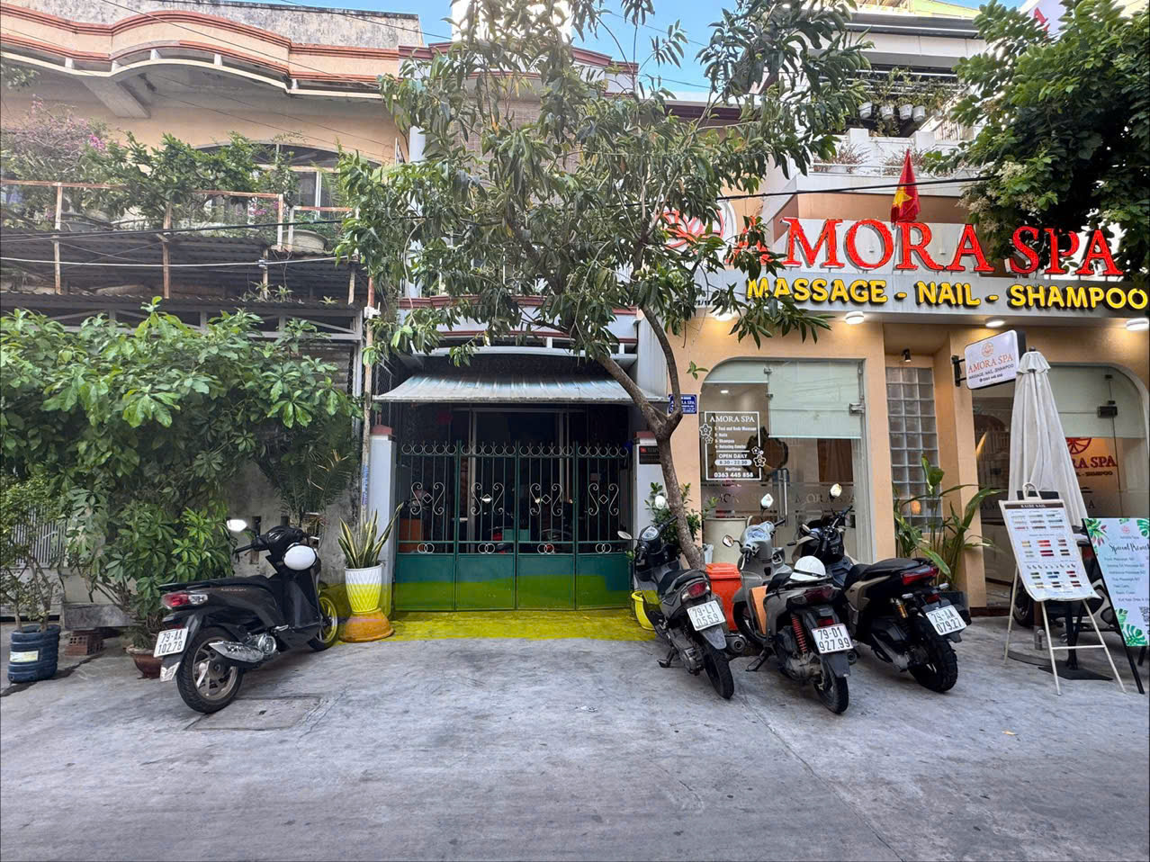 Nhà cấp 4 rộng 96,3m2 hẻm Bạch Đằng, thông Nguyễn Thị Minh Khai. Trung tâm phố tây Nha Trang, cách biển 400m