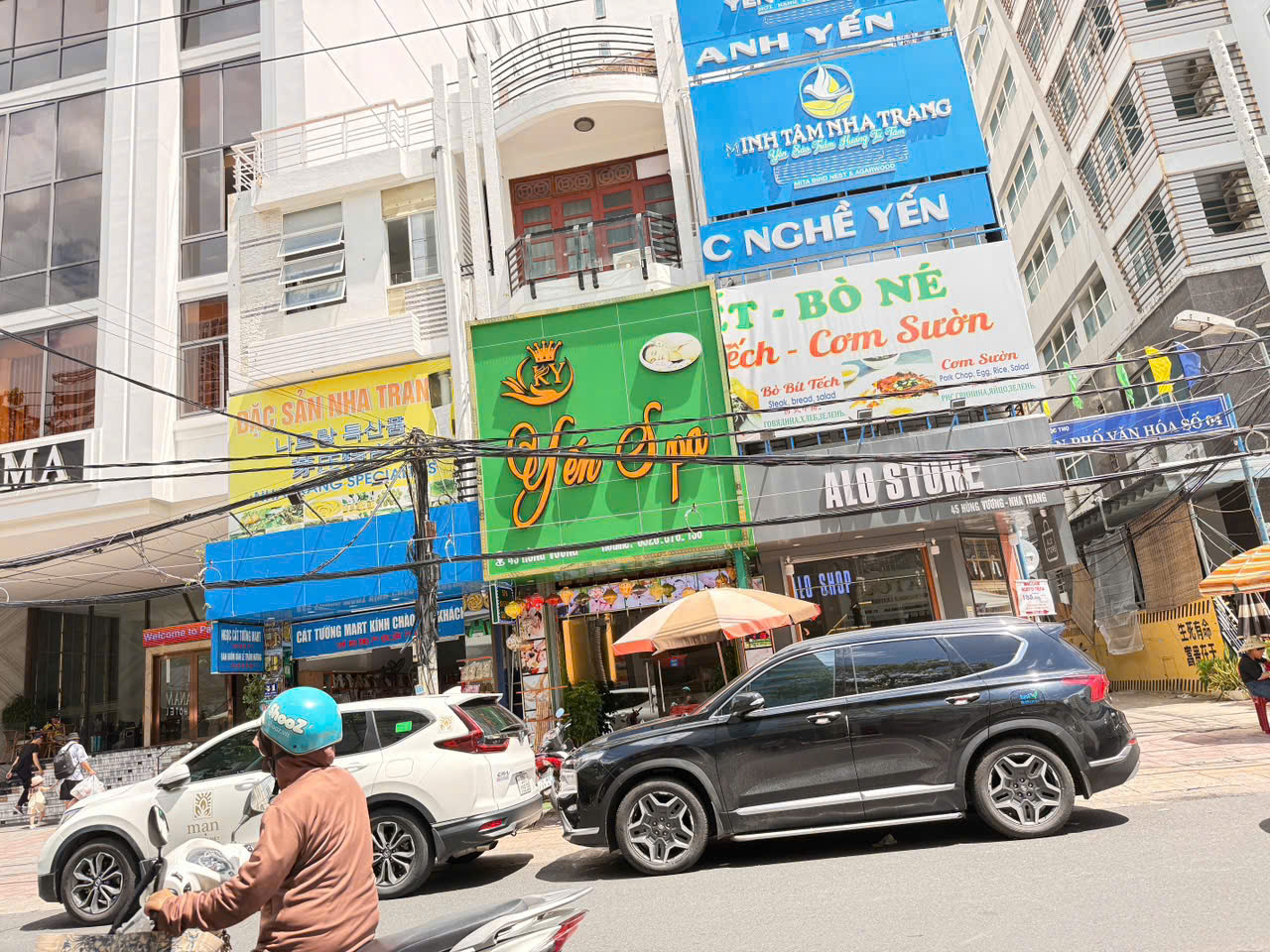 Nhà 3 tầng 284,4m2 mặt tiền Hùng Vương, trung tâm phố tây sầm uất. Dòng tiền cho thuê 180tr/tháng, cách biển 300m