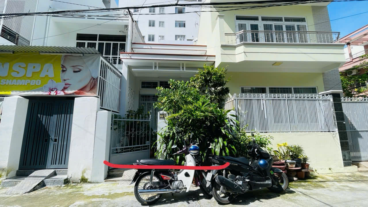Nhà cấp 4 gác lửng cũ 60m2 hẻm Biệt Thự, khu phố tây Nha Trang. Cách biển 400m, hẻm thông Nguyễn Thiện Thuật