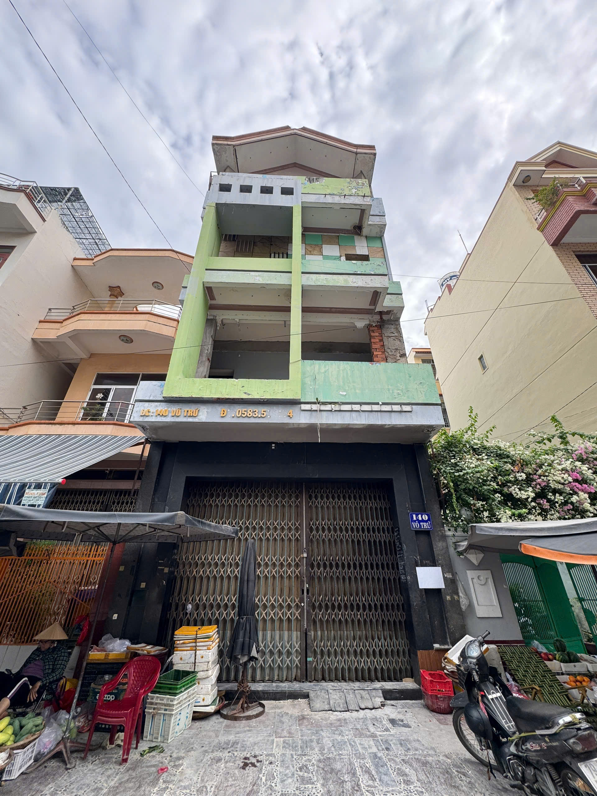 Tòa căn hộ 3 tầng 232,4m2 mặt tiền Võ Trứ, trung tâm khu bàn cờ chợ Xóm Mới Nha Trang. Cách biển 1,5km