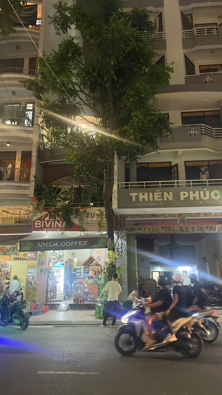 Nhà 2 tầng 84,4m2 mặt tiền Nguyễn Chánh, khu trung tâm khách du lịch sầm uất. Cách bãi tắm Trần Phú 200m