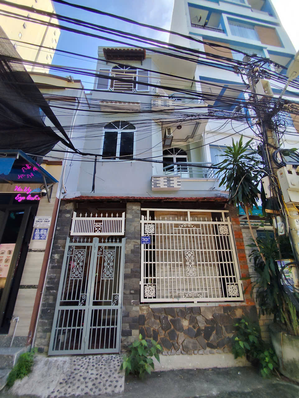 Nhà 3 tầng 88,1m2 hẻm Tuệ Tĩnh, ngay Quân Y 87. Đất 2 mặt hẻm xây 2 căn nhà kiên cố, cách biển 250m