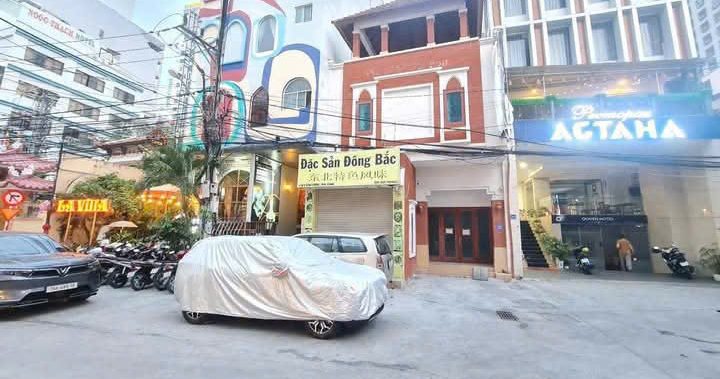 Nhà 3 tầng 224,7m2 hẻm Quân Trấn - Hùng Vương, trung tâm phố tây Nha Trang. Đang cho thuê 100tr/th, cách biển 500m 9 Nhà 3 tầng 224,7m2 hẻm Quân Trấn – Hùng Vương, trung tâm phố tây Nha Trang. Đang cho thuê 100tr/th, cách biển 500m