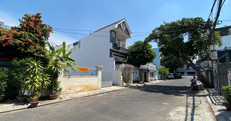 Đất 339m2 mặt tiền Lam Sơn, khu bàn cờ Phước Hòa cũ. Trung tâm Nha Trang, cách biển 2km. Quỹ đất lớn đẹp hiếm hoi