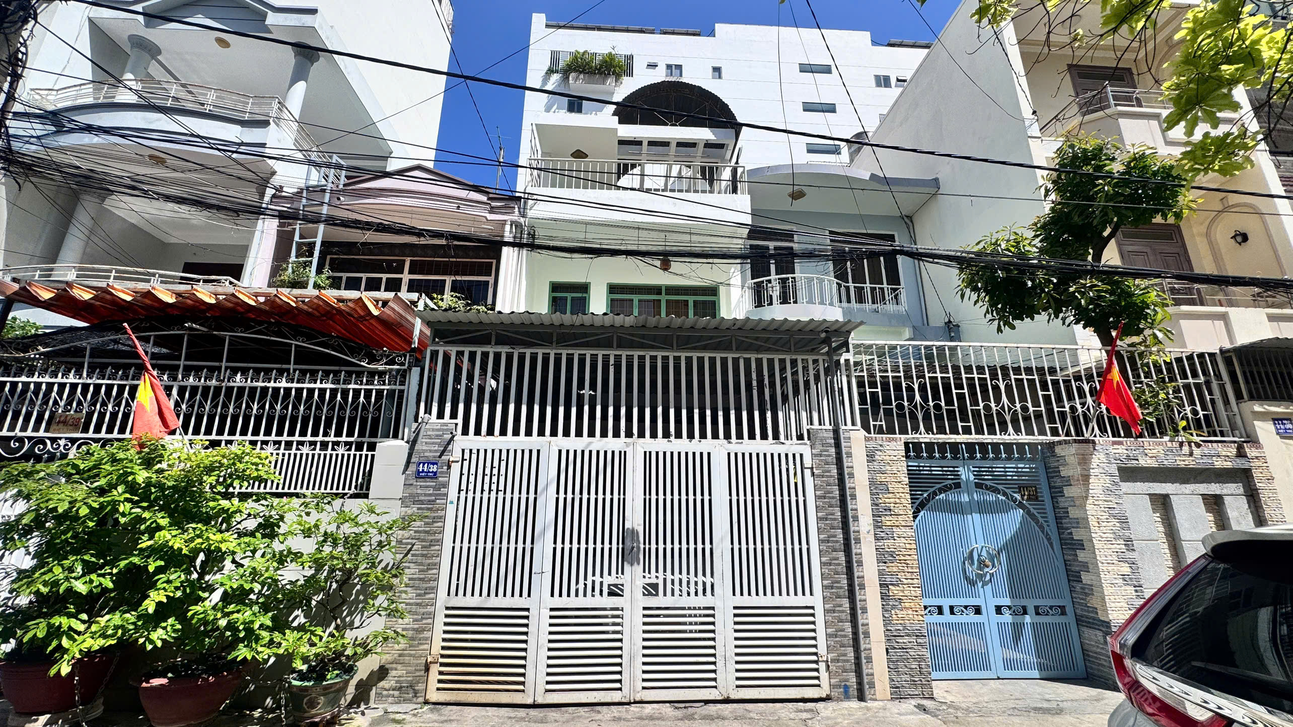 Nhà 3 tầng 84,8m2 hẻm Biệt Thự thông Nguyễn Thiện Thuật, trung tâm phố tây Nha Trang. Cách biển 400m 2 Nhà 3 tầng 84,8m2 hẻm Biệt Thự thông Nguyễn Thiện Thuật, trung tâm phố tây Nha Trang. Cách biển 400m