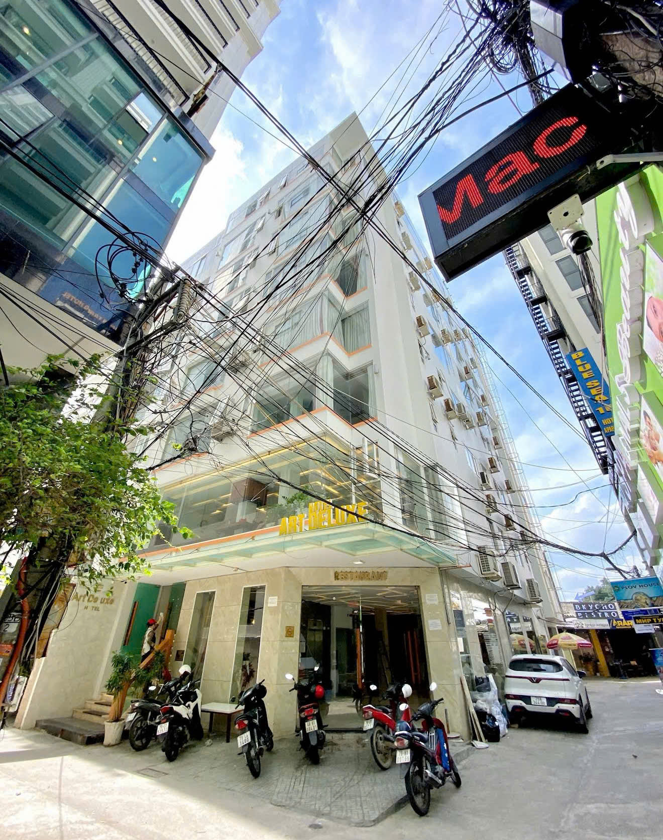 Khách sạn 6 tầng 192,2m2 hẻm Trần Phú, khu trung tâm khai thác lưu trú khách du lịch. Cách bãi tắm chỉ 50m